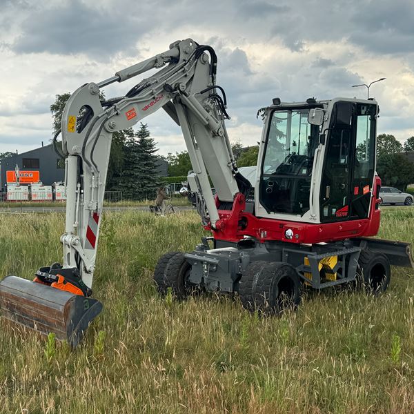 Takeuchi TB370W mobiele graafmachine huren | Post Rental & Trading