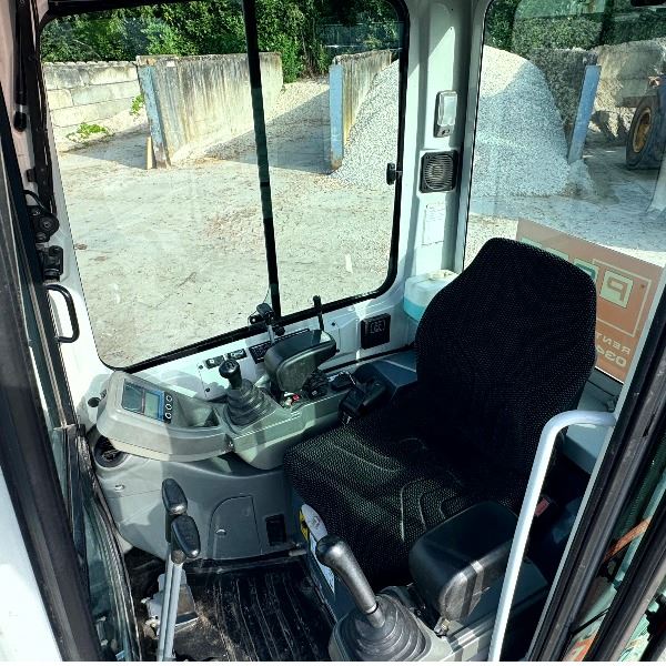 Minigraver 1600 kg huren | Post Rental & Trading